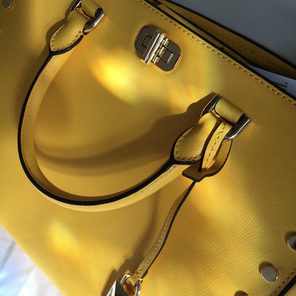 MK bag great for spring/summer - Picture 2 of 12